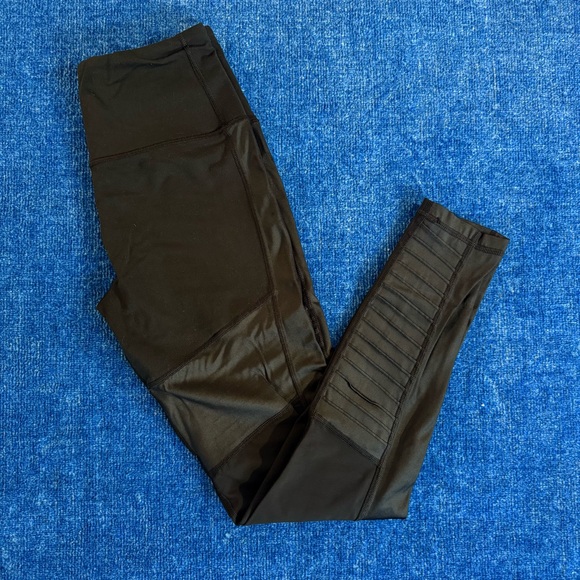 VS Knockout Tight / Legging • Size Small - Picture 5 of 8